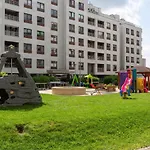 Berberysowe Ogrody Warszawa by Renters Prestige